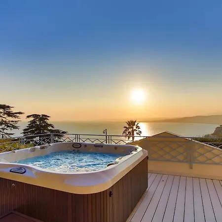 Luxury At Mont Boron, Swimming Pool Overviewing The Bay 빌라